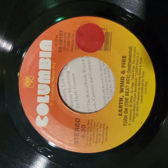 2/$8 🎶 EARTH WIND AND FIRE Turn On the Beat Box 45 rpm vinyl record - Picture 4 of 4